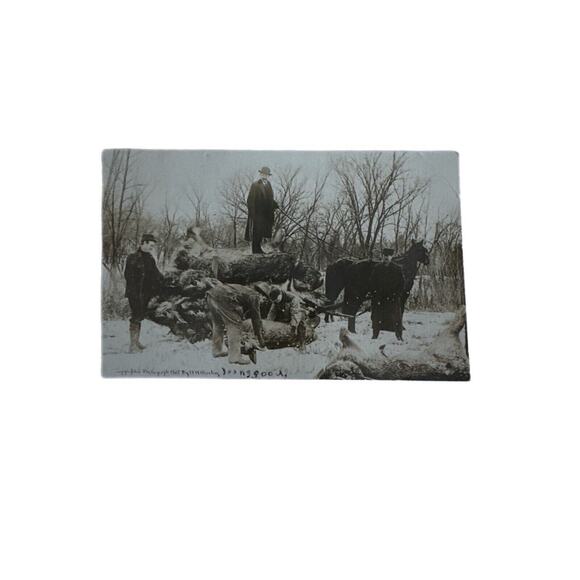 Antique RPPC Postcard Ephemera Early 1900s 5 Guys Loading Deer Onto Horse Sled - Picture 2 of 6